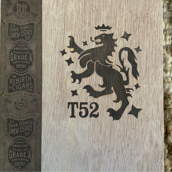 Empty Wooden Cigar Box Liga Privada T52 Stalk Cut Toro 152 x 52 - Picture 7 of 7